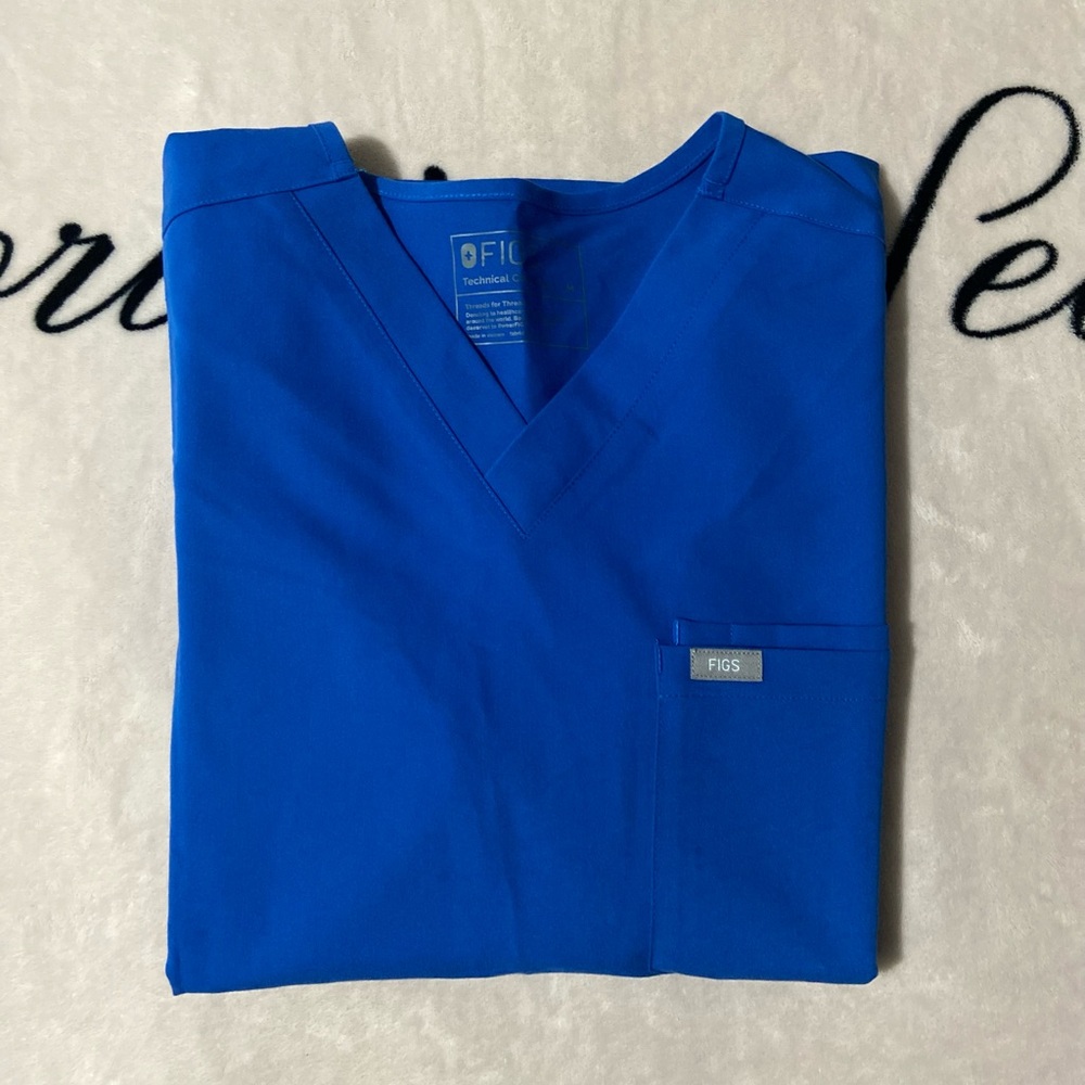 Figs Leon Three-Pocket Scrub Top™ - Royal Blue